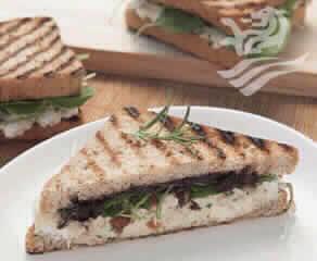 Sanduíche Frango Com Ameixa